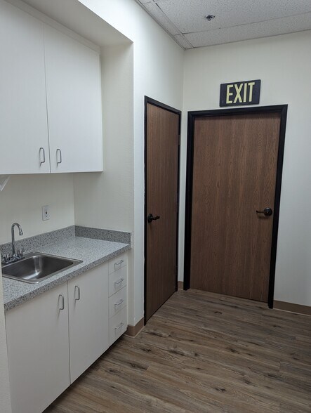 More Photos Of 1500 Mariner Dr, Oxnard Warehouse For Lease