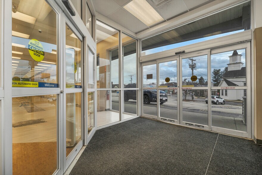 More Photos Of 15 Mont Vernon St, Milford Freestanding For Lease