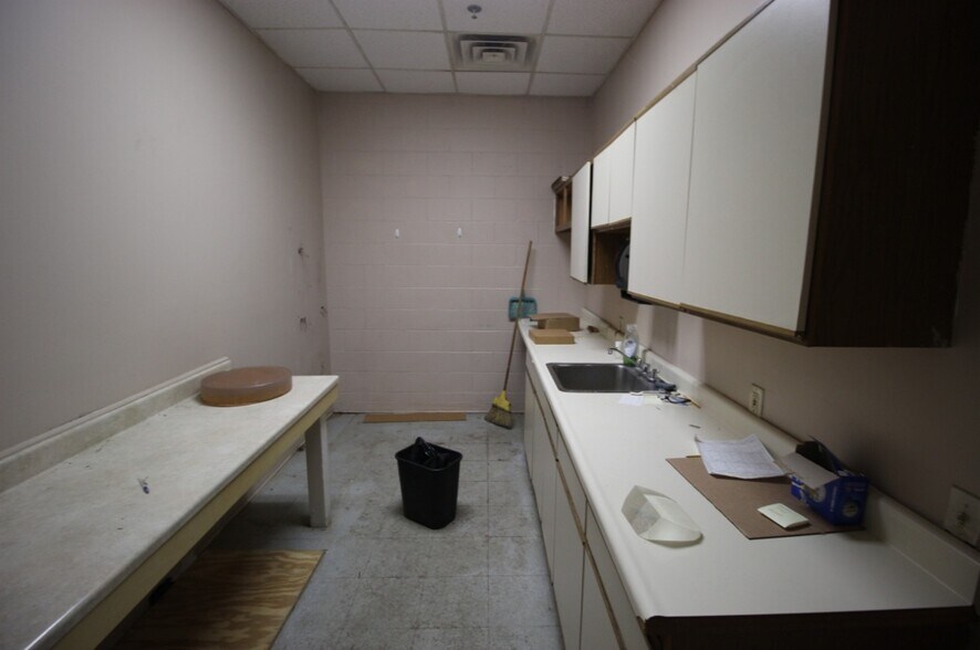 More Photos Of 235-257 Ormond St, Rochester Manufacturing For Sale