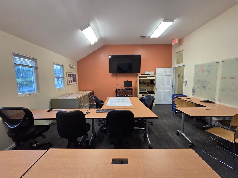 More Photos Of 20 A St, Framingham Office For Sale