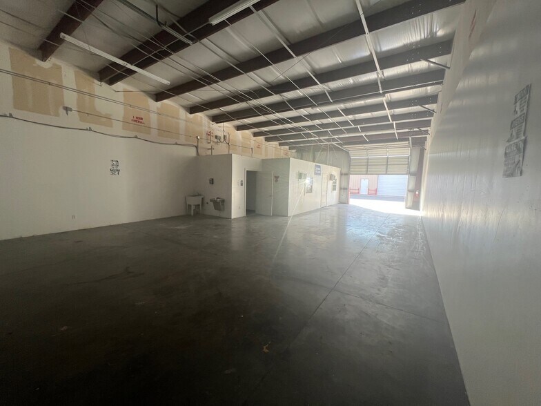 More Photos Of 317 E Cedar Ave, McAllen Warehouse For Lease