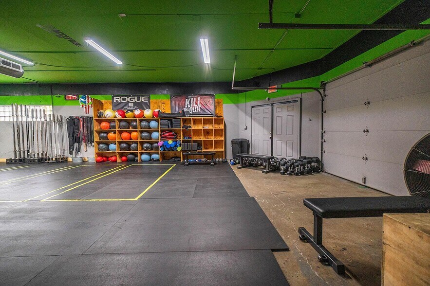 More Photos Of 145 Edison Ave, Circleville Sports And Entertainment For Sale