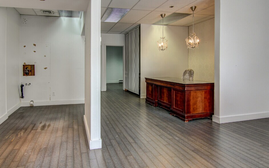 More Photos Of 413 Rue Racine E, Chicoutimi Storefront Retail Residential For Sale