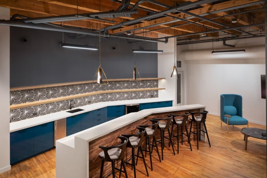 More Photos Of 213 W institute Pl, Chicago Loft Creative Space For Lease