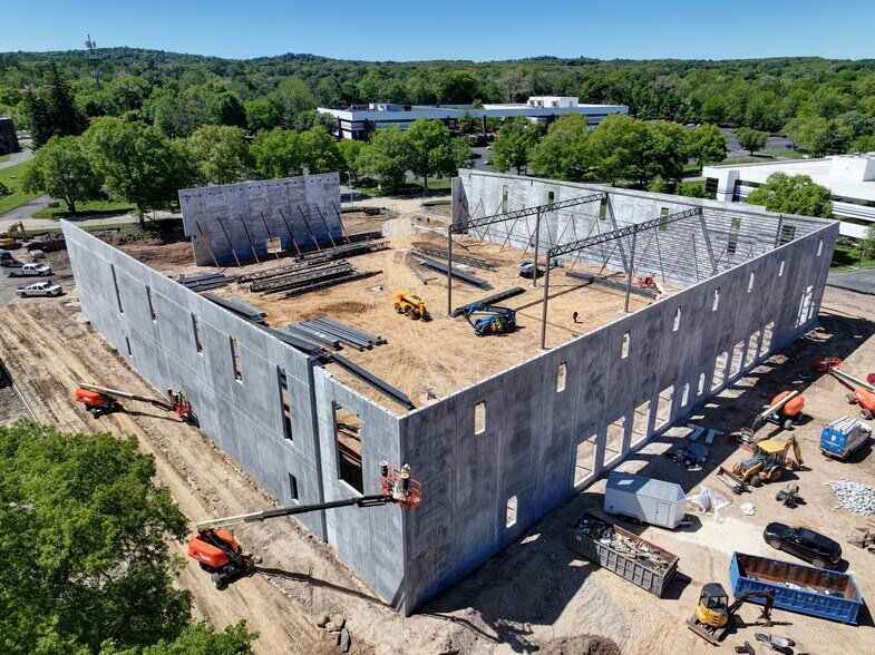 More Photos Of 3 Century Dr, Parsippany Warehouse For Lease