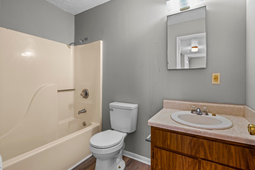 More Photos Of 151 Wallace Blvd, Clarksville Apartments For Sale