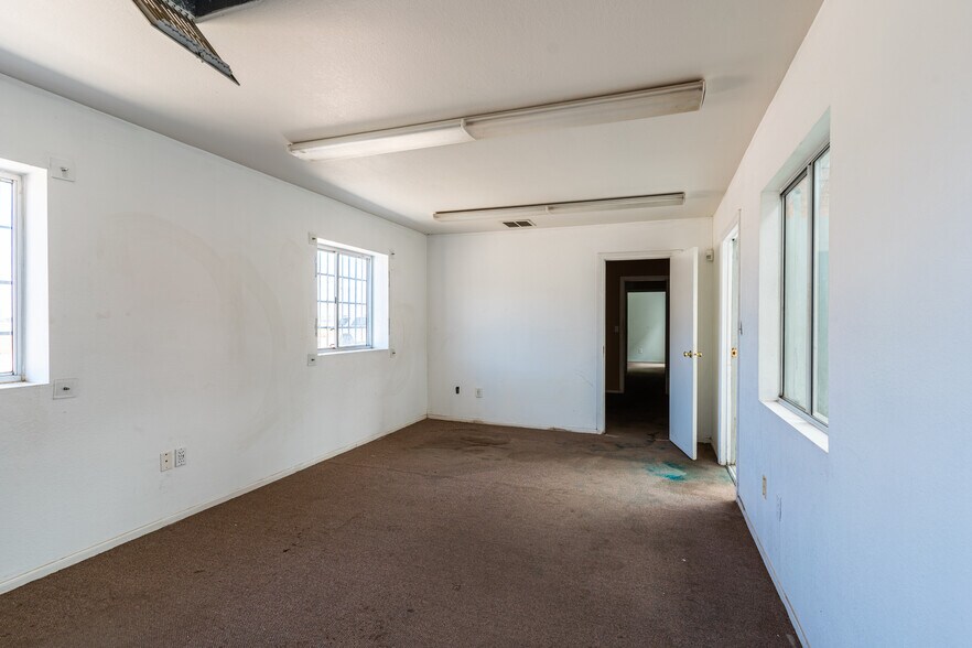 More Photos Of 35650 Hidden Springs Rd, Hemet Warehouse For Lease