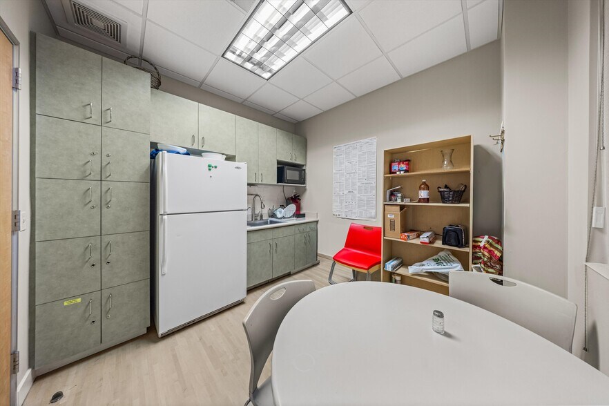 More Photos Of 27871 Smyth Dr, Santa Clarita Medical For Sale