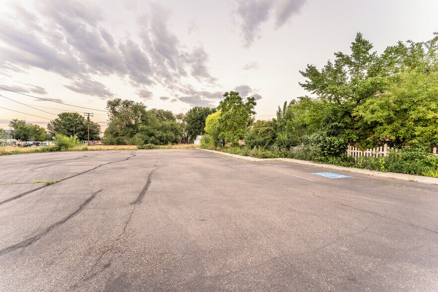 More Photos Of 189 S Vernal Ave, Vernal General Retail For Sale