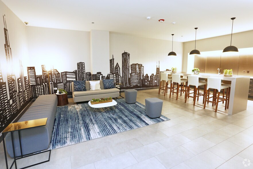 More Photos Of 4334 N Hazel St, Chicago Apartments For Lease