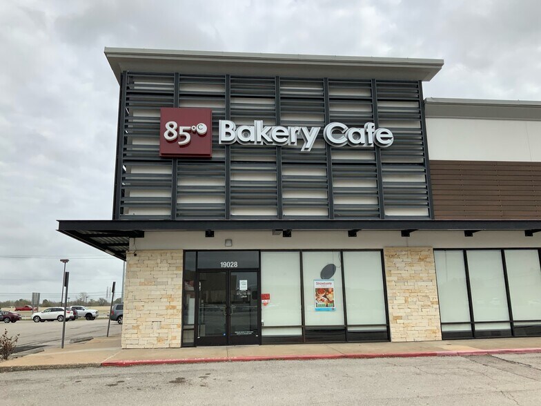More Photos Of 19010-19074 Gulf Fwy, Friendswood Unknown For Lease