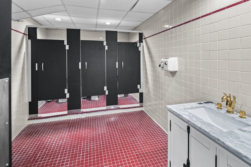 More Photos Of 23-25 W Westfield Ave, Roselle Park Storefront Retail Office For Lease