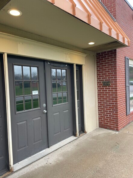 More Photos Of 1201 W College St, Liberty Office For Lease