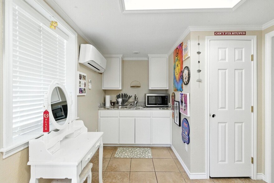 More Photos Of 104 Yuma Street, Lipan Industrial For Sale