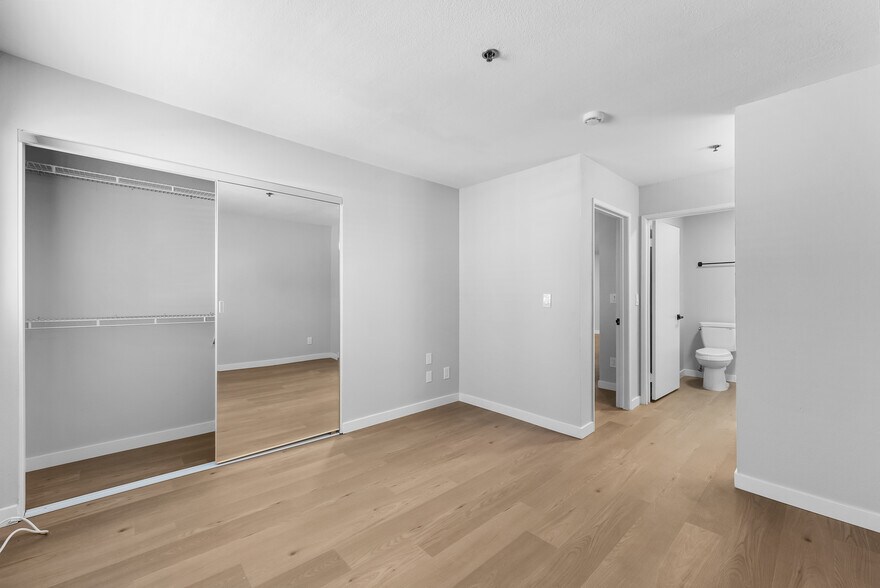 More Photos Of 1400 Venice Blvd, Venice Apartments For Sale