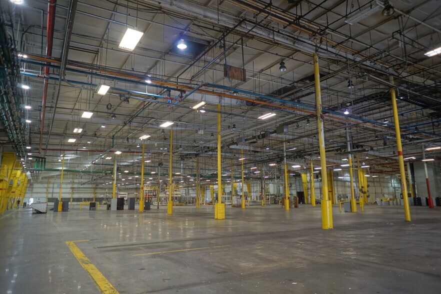 More Photos Of 850 Industrial Rd, Madisonville Manufacturing For Lease