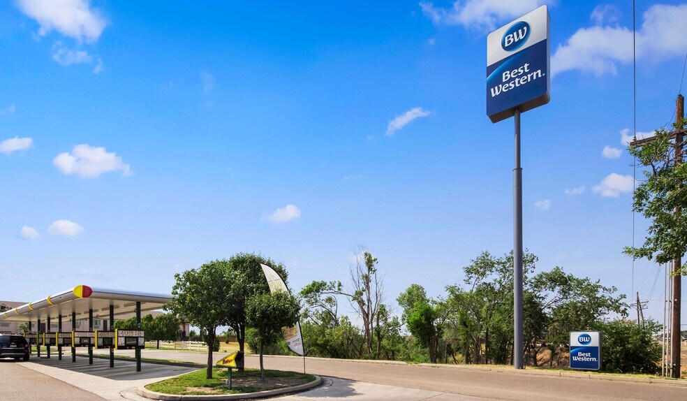 More Photos Of 206 S Cedar St, Borger Hotel For Sale