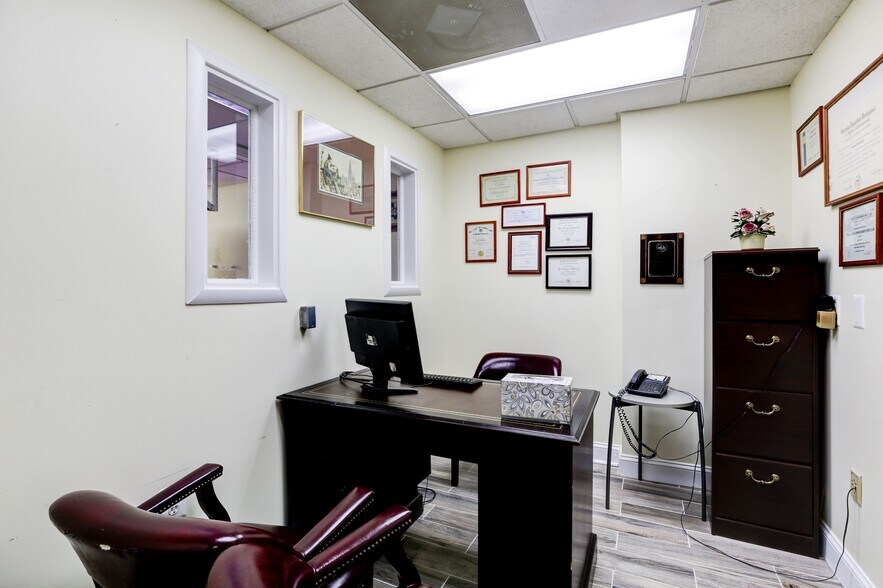 More Photos Of 931-947 Russell Ave, Gaithersburg Medical For Lease