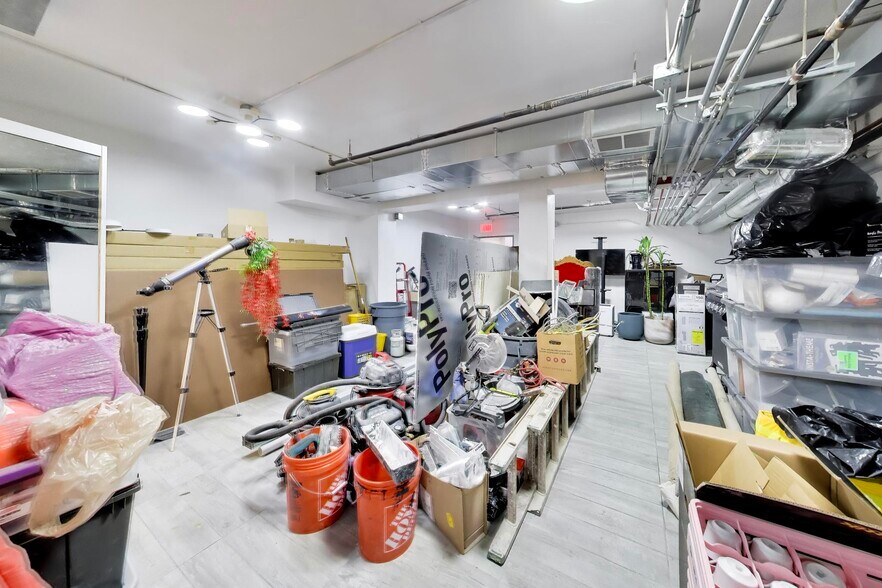 More Photos Of 924 H St NE, Washington Storefront For Lease