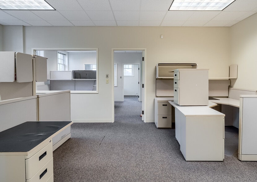 More Photos Of 56 Common St, Barre Office For Lease