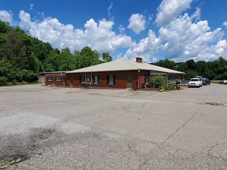 More Photos Of 1301 Colegate Dr, Marietta Freestanding For Lease