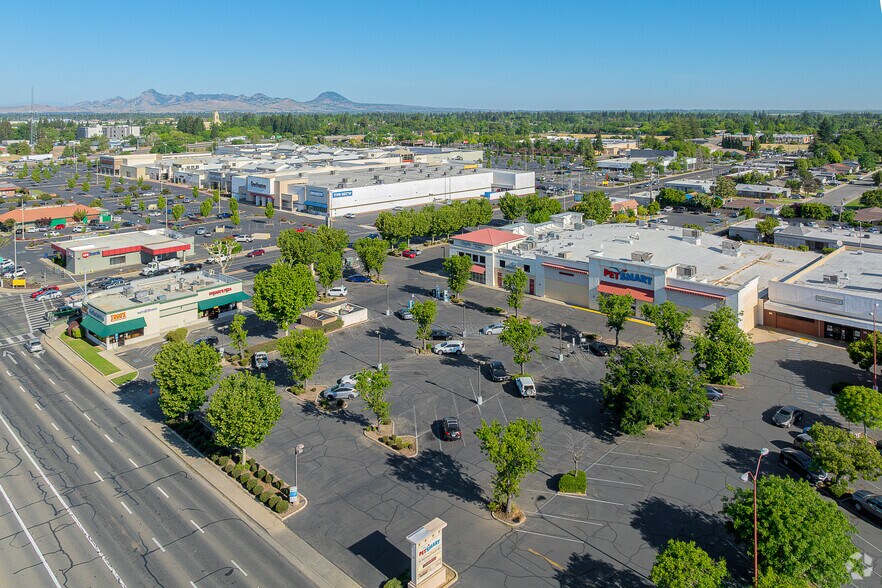 More Photos Of 865 Colusa Ave, Yuba City Department Store For Sale
