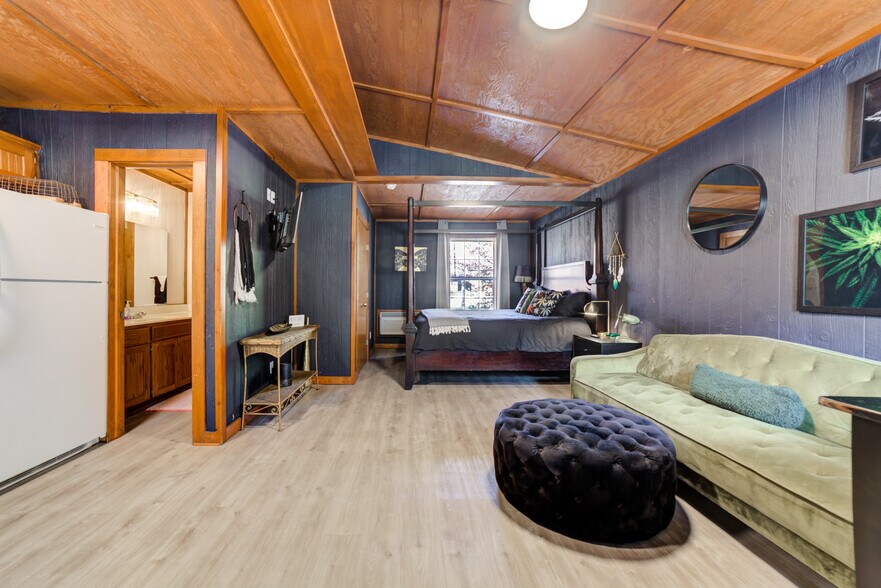 More Photos Of 446724 E 390 Rd, Langley Hotel For Sale