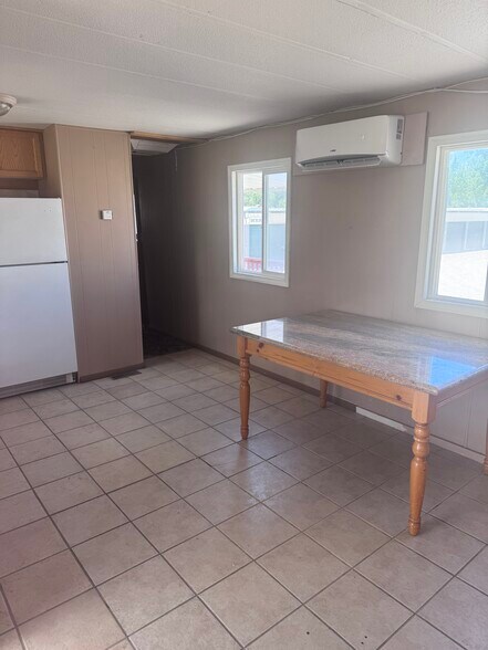 More Photos Of 727 Fruit Park Rd, Montrose Self Storage For Lease