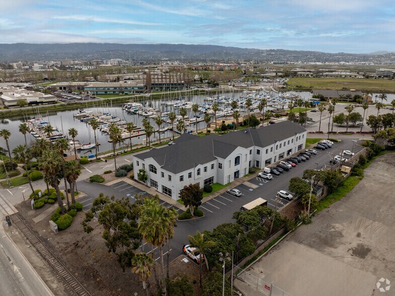 More Photos Of 400 Seaport Ct, Redwood City Medical For Lease