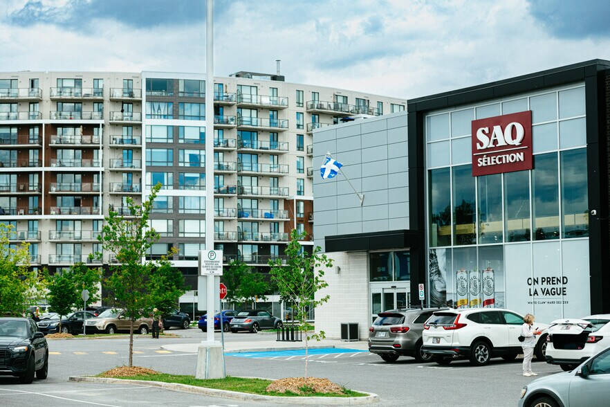 More Photos Of 143 Boul Armand-Frappier, Sainte-julie Bank For Lease