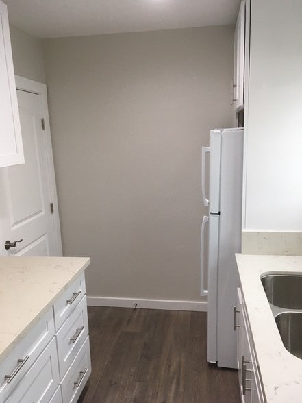 More Photos Of 14920 1/2 Burbank Blvd, Sherman Oaks Freestanding For Lease