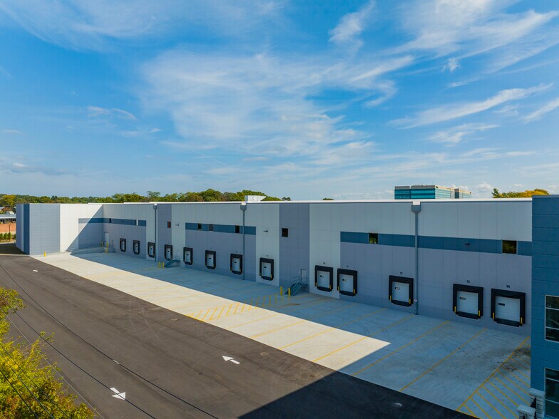 More Photos Of 60 Motor Pky, Commack Warehouse For Lease