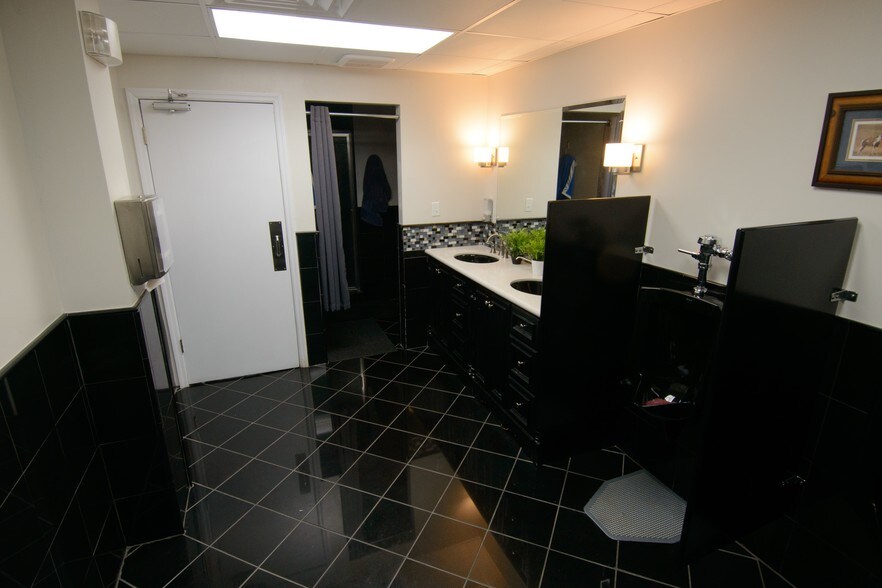 More Photos Of 5118 N 56th St, Tampa Office For Lease