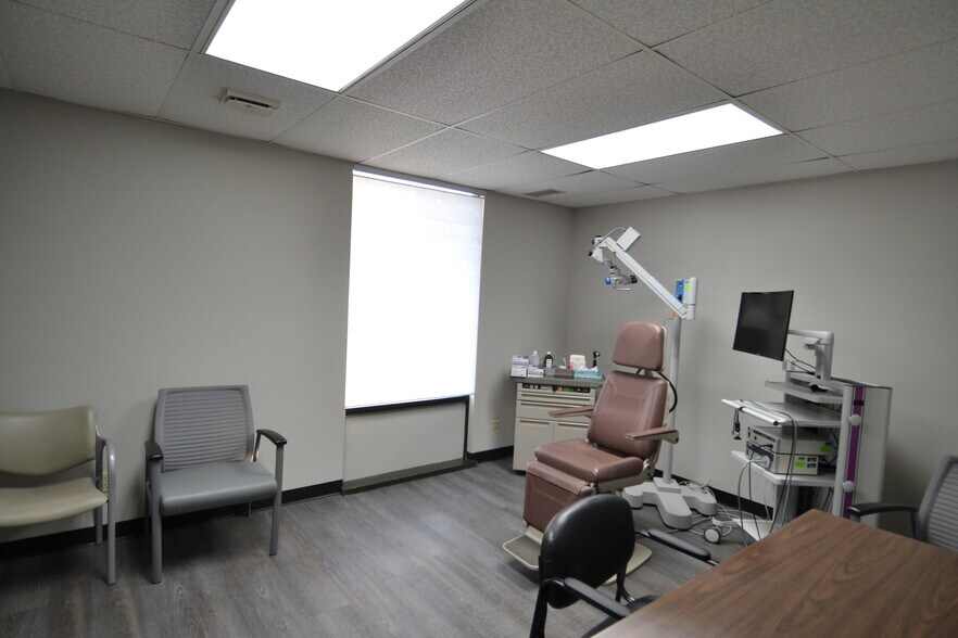 More Photos Of 1 Crown Dr, Kirksville Office For Sale
