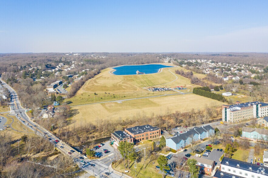 More Photos Of 300 Creek View Rd, Newark Office For Lease