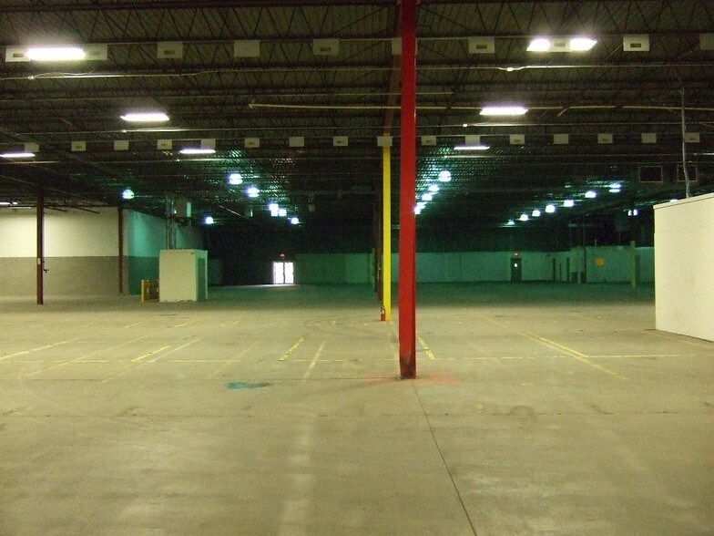 More Photos Of 6 McJunkin Rd, Nitro Distribution For Lease