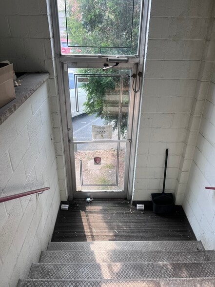 More Photos Of 4900 Frolich Ln, Hyattsville Warehouse For Lease