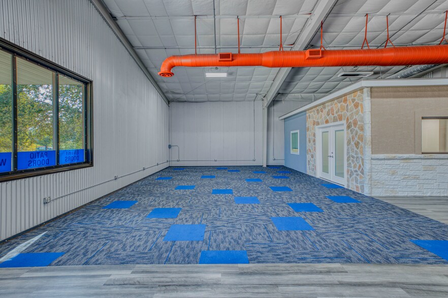 More Photos Of 5238 Evers Rd, San Antonio Warehouse For Sale