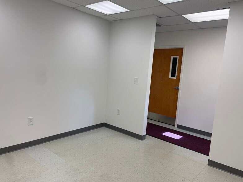 More Photos Of 2141 Eastview Pky, Conyers Office For Sale