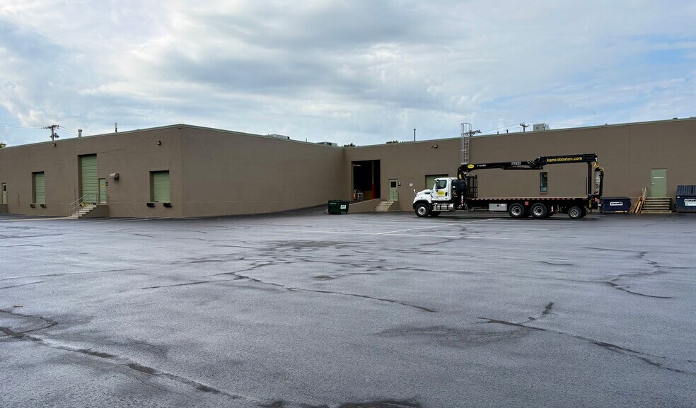 More Photos Of 185 New Boston St, Woburn Manufacturing For Lease