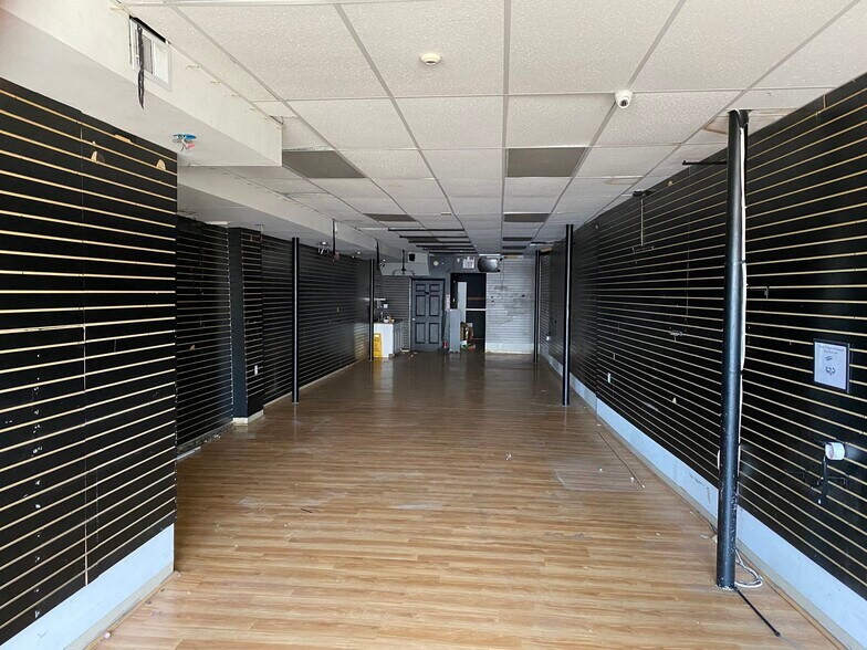 More Photos Of 1610 Main St, Port Jefferson Storefront Retail Residential For Lease