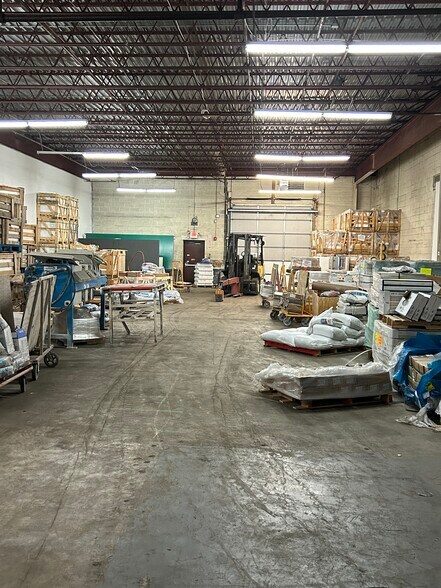 More Photos Of 311 E Park St, Moonachie Warehouse For Lease