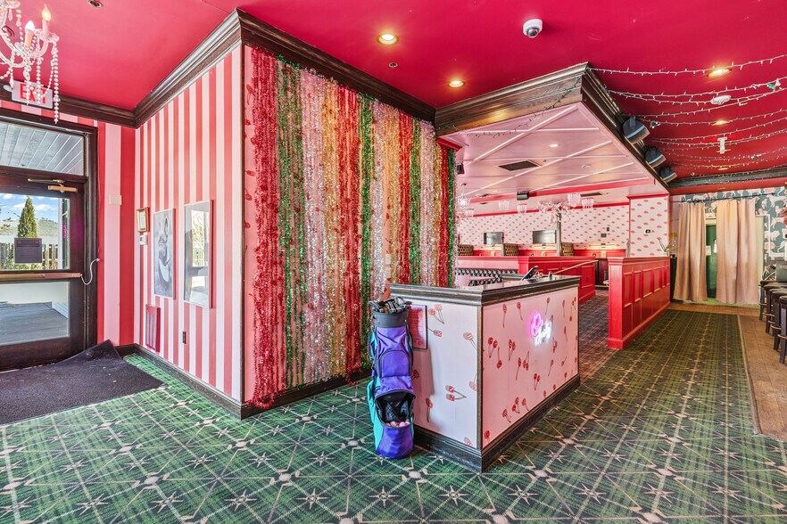 More Photos Of 2501 & 2519 Marshall St NE, Minneapolis Restaurant For Sale