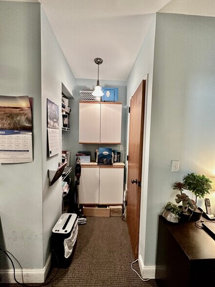 More Photos Of 4 Dearfield Dr, Greenwich Medical For Lease