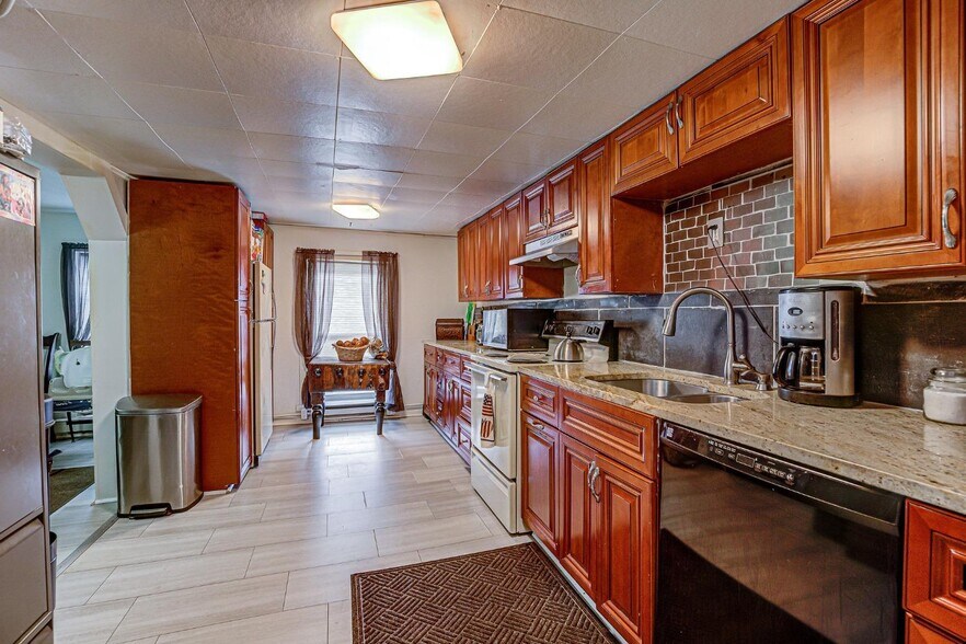 More Photos Of 216 E Main St, Batavia Storefront Retail Residential For Sale