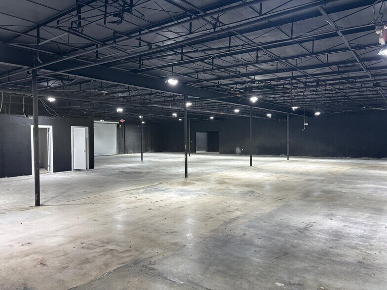 More Photos Of 1085 NW 62nd St, Miami Showroom For Sale
