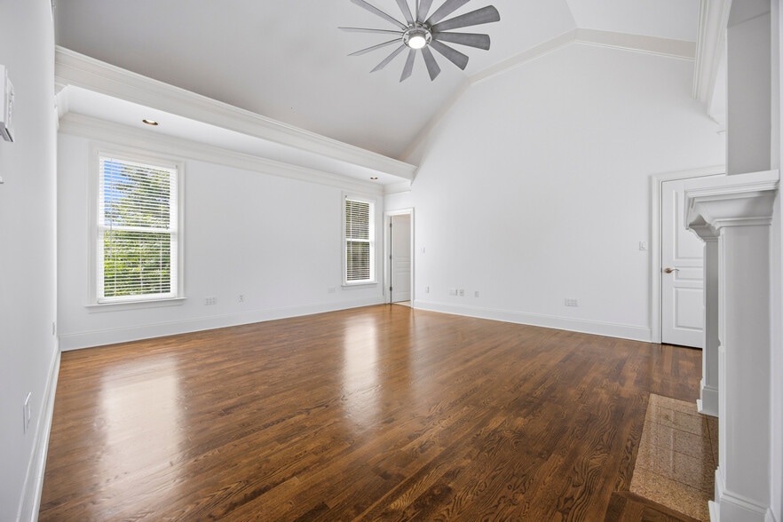 More Photos Of 574 East Ave NE, Atlanta Specialty For Sale