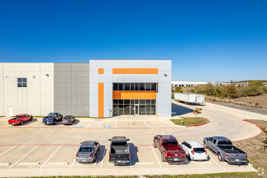 More Photos Of 679 Holcan Dr, New Braunfels Unknown For Lease