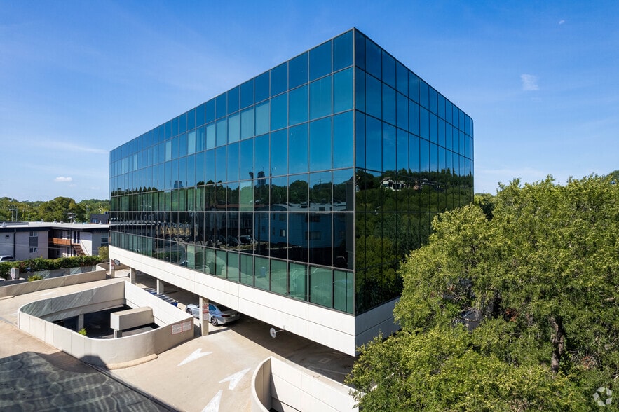 More Photos Of 1301 W 25th St, Austin Office For Lease