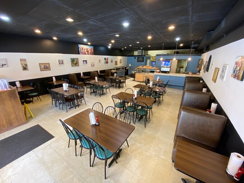 More Photos Of 121 S Henderson St, Rusk Restaurant For Sale